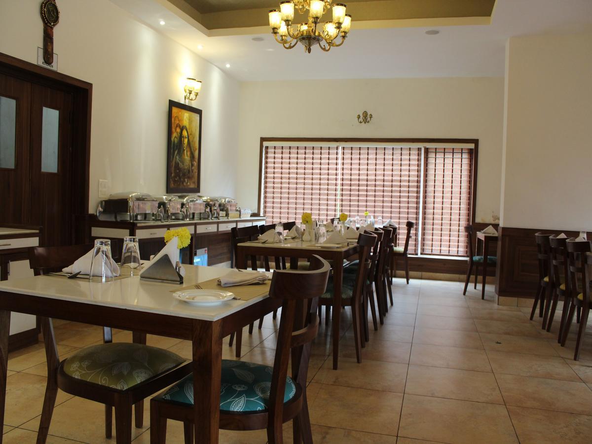 Oyo 2531 Hotel Una Comfort Misty Oak Nainital Buitenkant foto